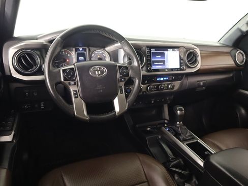 Used 2021 Toyota Tacoma Limited image 2