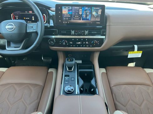 New 2026 Nissan Pathfinder Platinum w/ Accent Package AWD/4WD image 4