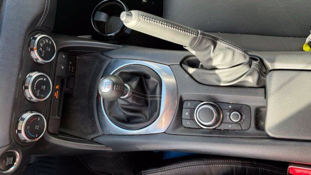 Used 2023 MAZDA MX-5 Miata Grand Touring RWD image 15