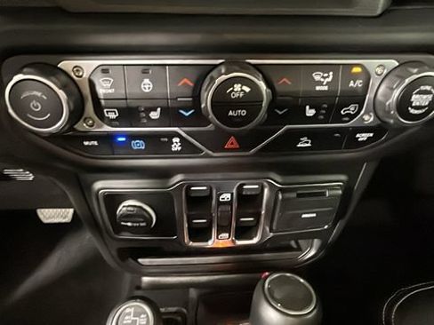 Used 2023 Jeep Wrangler Unlimited Sahara w/ Cold Weather Group AWD/4WD image 22