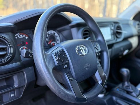 Used 2019 Toyota Tacoma SR w/ SR Convenience Package image 11
