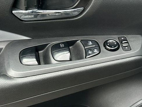 Used 2022 Nissan Kicks SR w/ Premium Package image 12