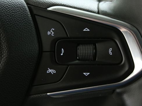 Certified 2025 Chevrolet Trax LT w/ Driver Confidence Package FWD image 16