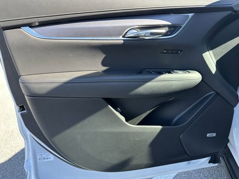 Certified 2025 Cadillac XT6 Luxury image 21
