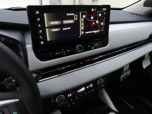 New 2025 Mitsubishi Outlander SE image 16