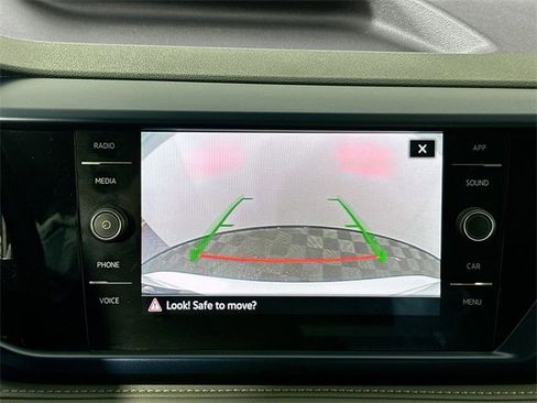 Used 2024 Volkswagen Taos SE image 12