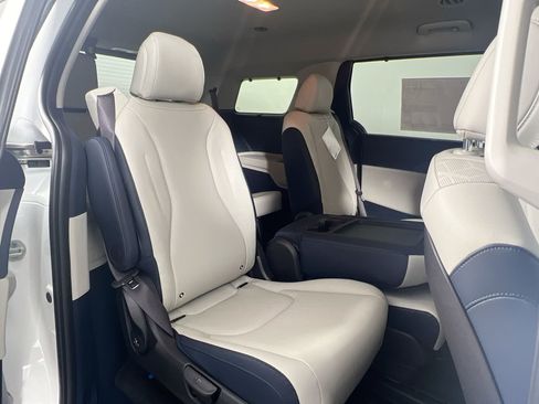 New 2026 Kia Carnival EX image 29