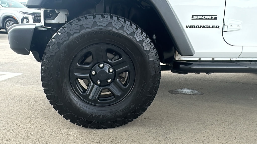 Used 2017 Jeep Wrangler Sport w/ Connectivity Group AWD/4WD image 6