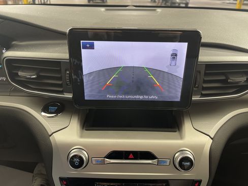 Used 2022 Ford Explorer XLT w/ Equipment Group 202A image 24