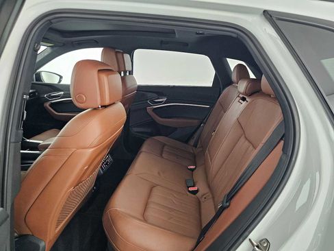 Used 2022 Audi e-tron Chronos w/ Chronos Package image 16