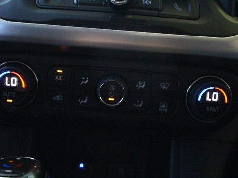Used 2018 GMC Acadia SLE FWD image 29