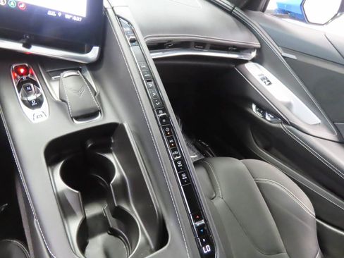 Used 2020 Chevrolet Corvette Stingray Coupe w/ Z51 Performance Package RWD image 14