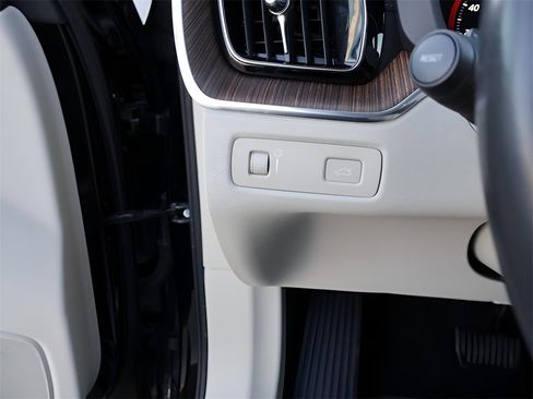 Used 2020 Volvo XC60 T5 Inscription image 35