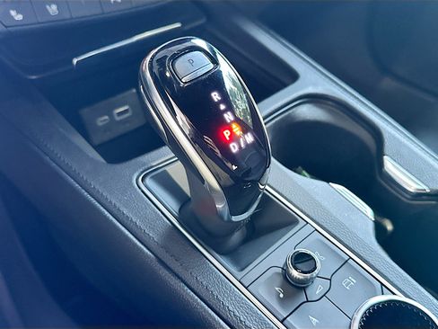 Used 2025 Cadillac XT4 Premium Luxury image 17