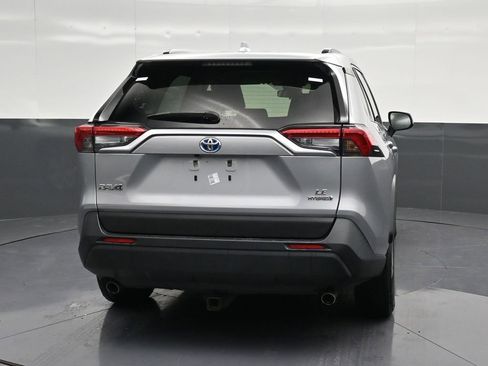Used 2022 Toyota RAV4 LE AWD/4WD image 2