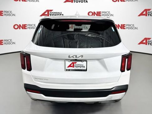 Used 2025 Kia Sorento LX FWD image 6