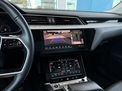 Used 2023 Audi e-tron Premium Plus w/ Premium Plus Package AWD/4WD image 44