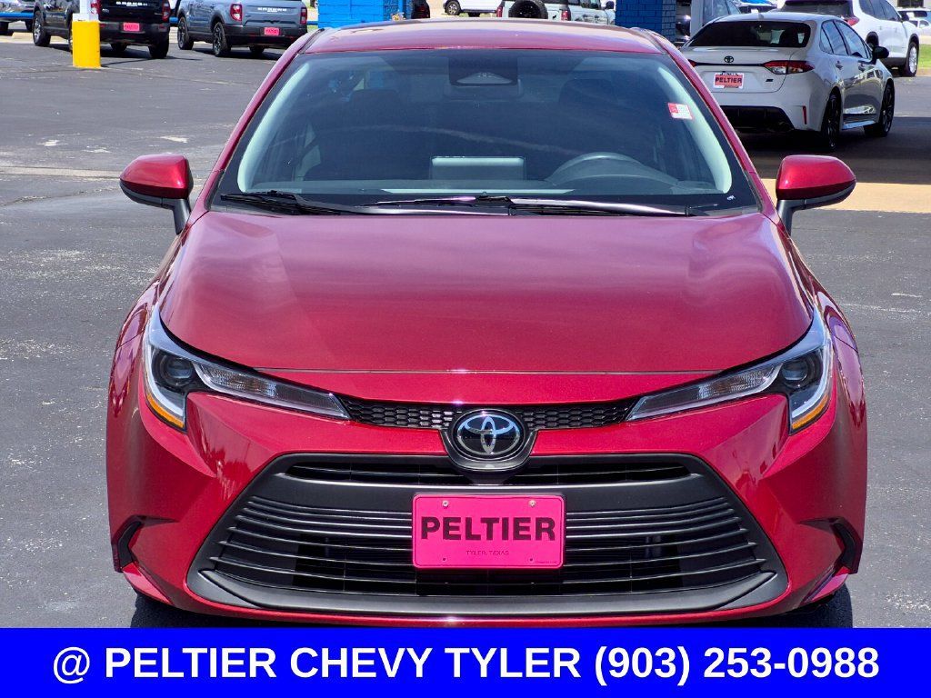 Used 2025 Toyota Corolla LE FWD image 2