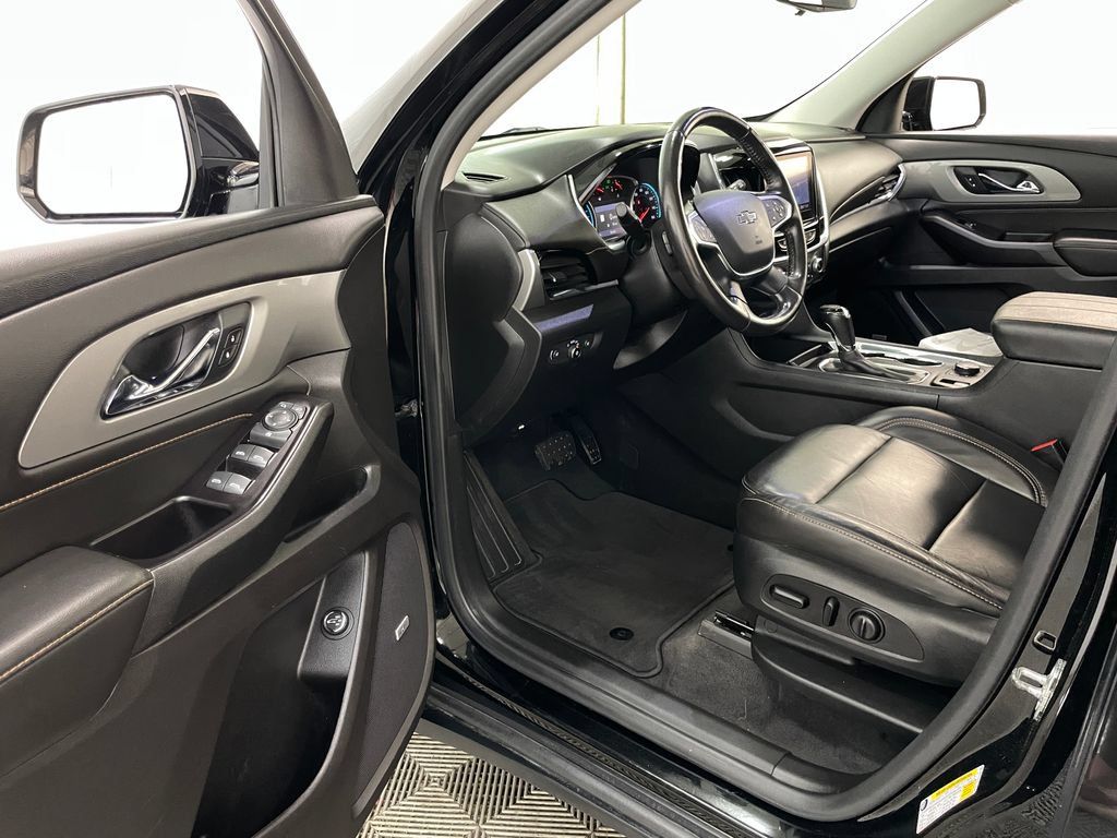 Used 2020 Chevrolet Traverse RS AWD/4WD image 23