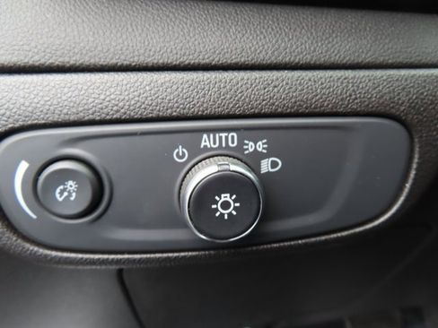 Used 2023 Chevrolet Bolt EUV LT image 35