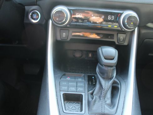 Used 2022 Toyota RAV4 XLE image 34