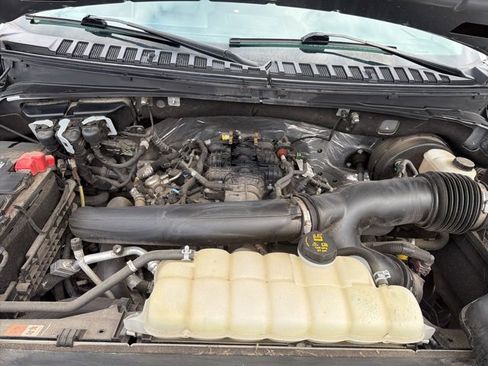 Used 2021 Ford Expedition XLT image 32