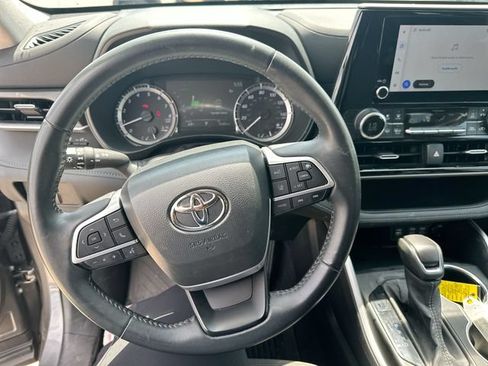 Used 2023 Toyota Highlander LE AWD/4WD image 15