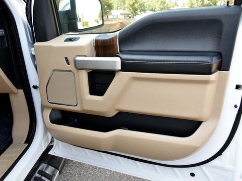 Used 2015 Ford F150 Lariat image 33