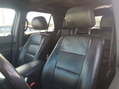 Used 2013 Ford Explorer XLT FWD image 3