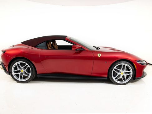 Certified 2025 Ferrari Roma Spider RWD image 25