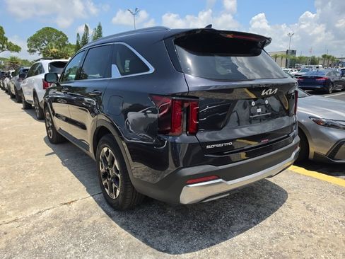 Certified 2025 Kia Sorento S FWD image 13
