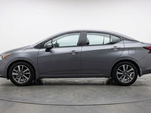 Used 2025 Nissan Versa SV image 5