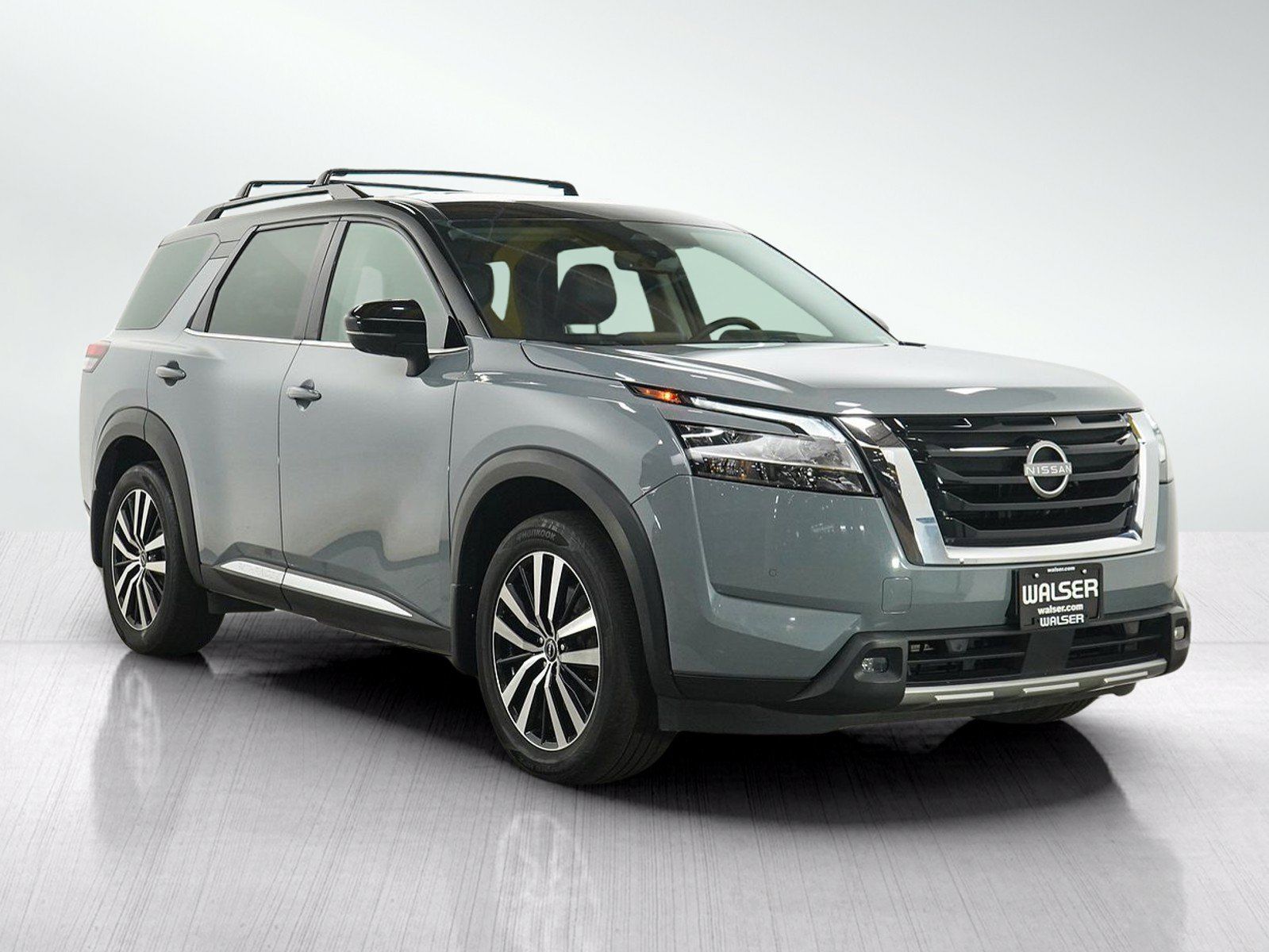 Used 2024 Nissan Pathfinder Platinum AWD/4WD image 9