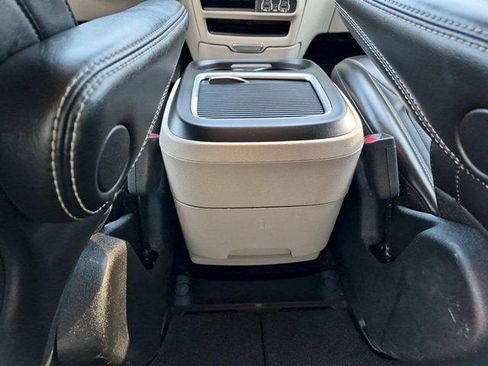 Used 2023 Chrysler Pacifica Touring-L FWD image 20