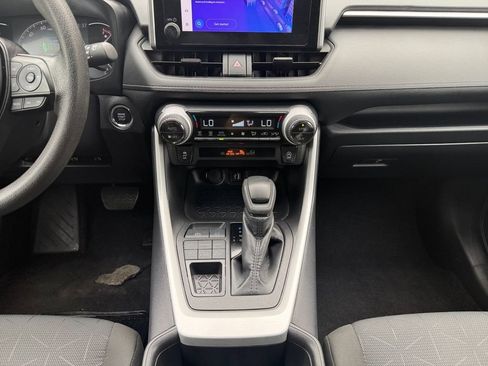 Used 2025 Toyota RAV4 XLE AWD/4WD image 15