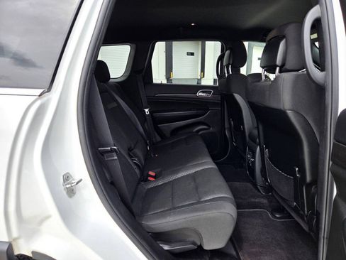 Used 2018 Jeep Grand Cherokee Laredo image 11