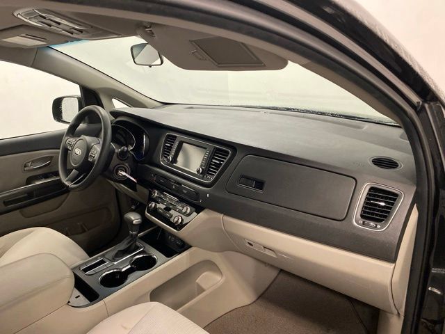 Used 2019 Kia Sedona LX FWD image 23