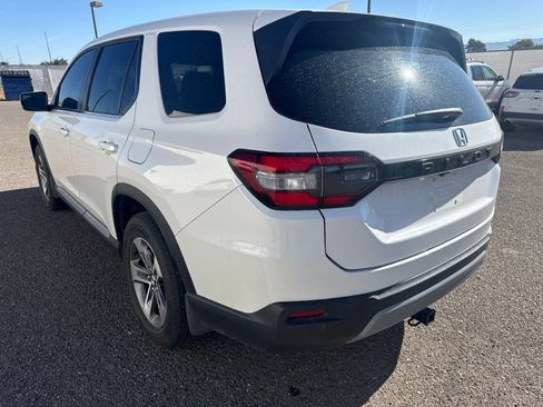 Used 2025 Honda Pilot EX-L image 3
