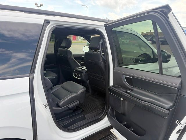 Used 2025 Ford Expedition Max Platinum w/ Stealth Appearance Package AWD/4WD image 23