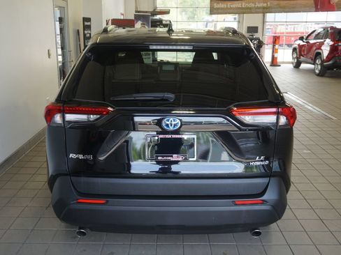 Used 2022 Toyota RAV4 LE AWD/4WD image 14