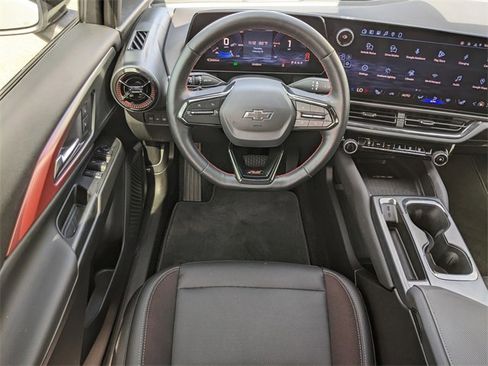 Used 2025 Chevrolet Equinox EV RS image 13