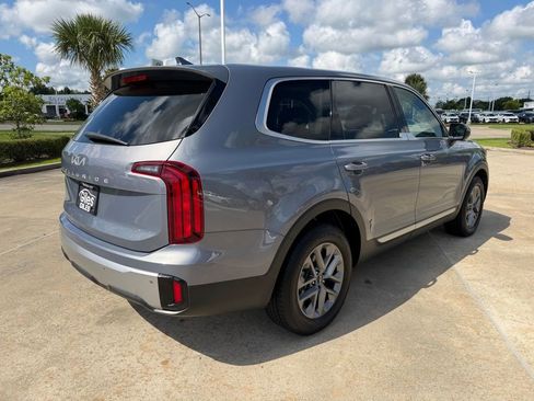 Used 2023 Kia Telluride LX FWD image 5
