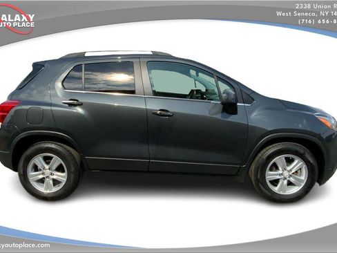 Used 2018 Chevrolet Trax LT w/ LT Convenience Package image 4