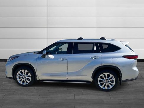 Used 2021 Toyota Highlander Limited FWD image 2
