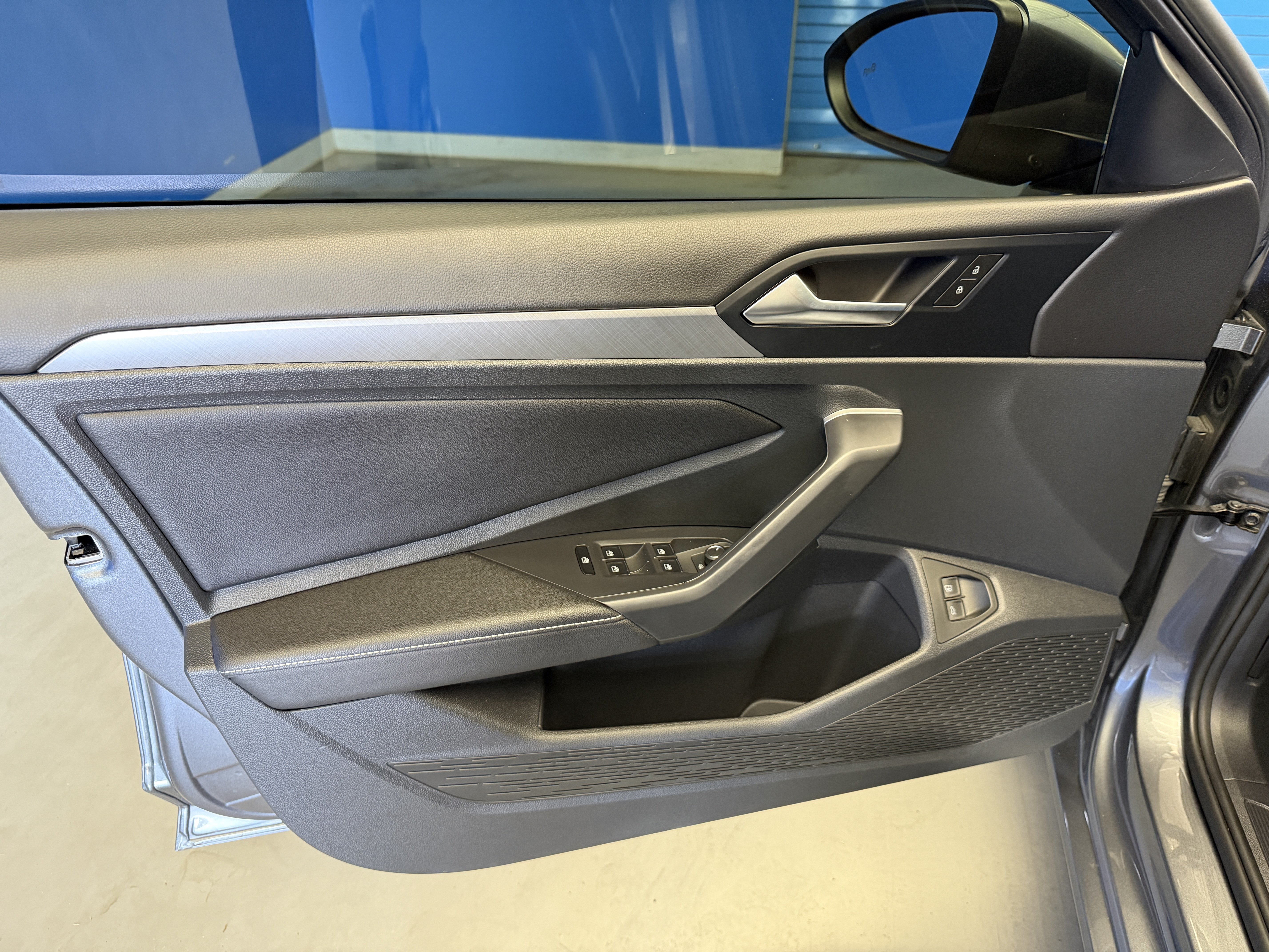 Used 2024 Volkswagen Jetta SE w/ Panoramic Sunroof Package FWD image 9
