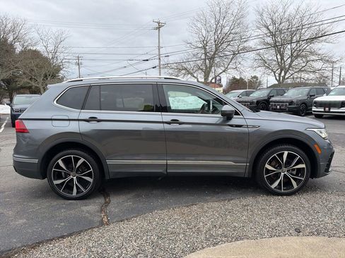 Used 2022 Volkswagen Tiguan SEL R-Line AWD/4WD image 4