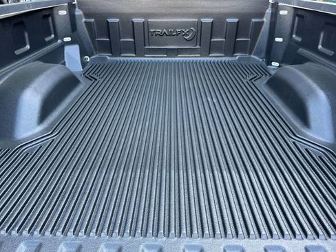 Used 2025 Chevrolet Silverado 2500 LT w/ Convenience Package image 17