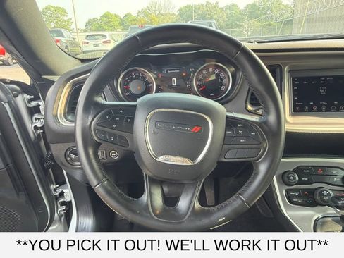 Used 2022 Dodge Challenger SXT RWD image 12