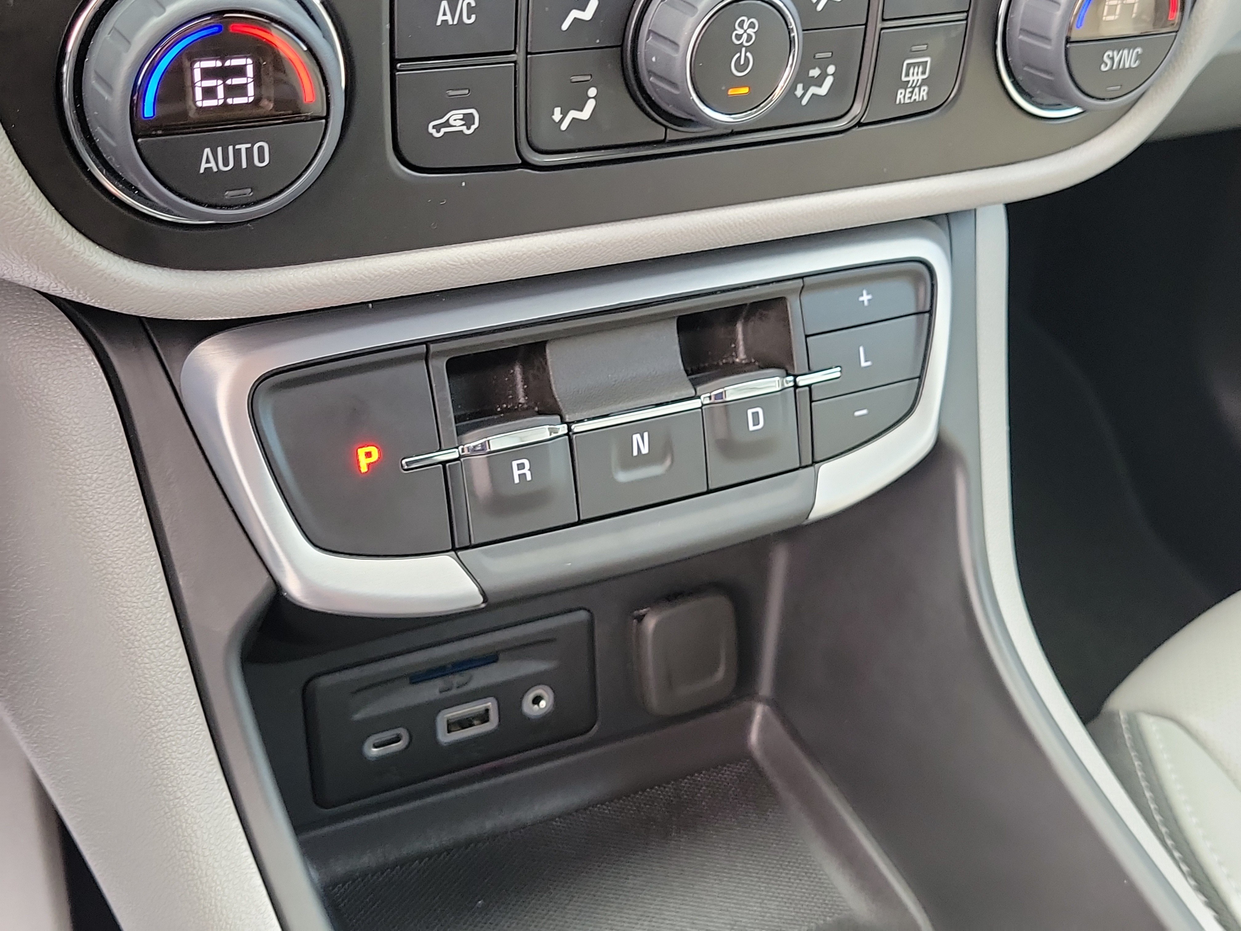 Used 2024 GMC Terrain SLT AWD/4WD image 29