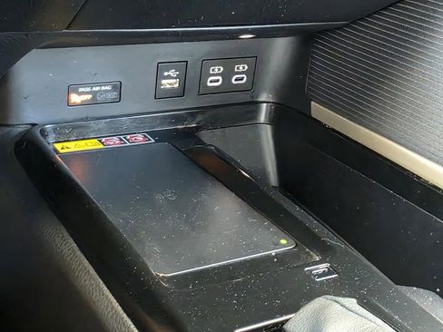 Used 2025 Toyota Camry SE FWD image 19